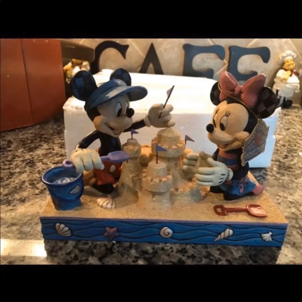 Enesco Disney Traditions Mickey Mouse and Minnie